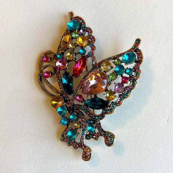 Jewelry - Bejeweled Butterfly Pin Brooch